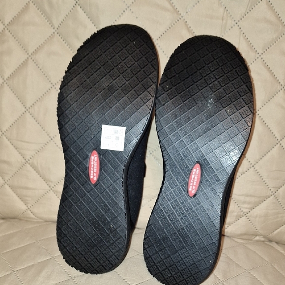 Skechers Women's Black Slip-Resistant Athletic Shoes - Picture 3 of 5
